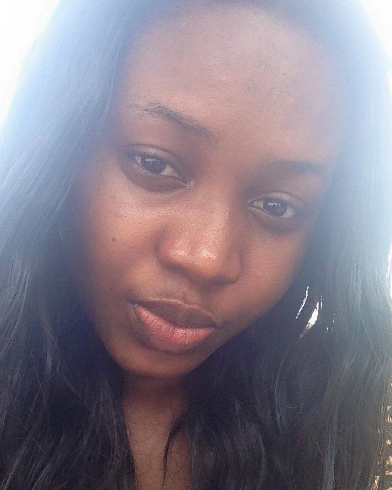 Jeune divorcée en manque de sexe hard