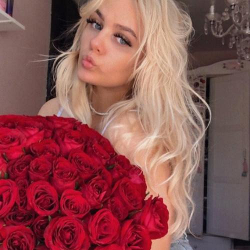 Qui adore baiser les putes blondes ?