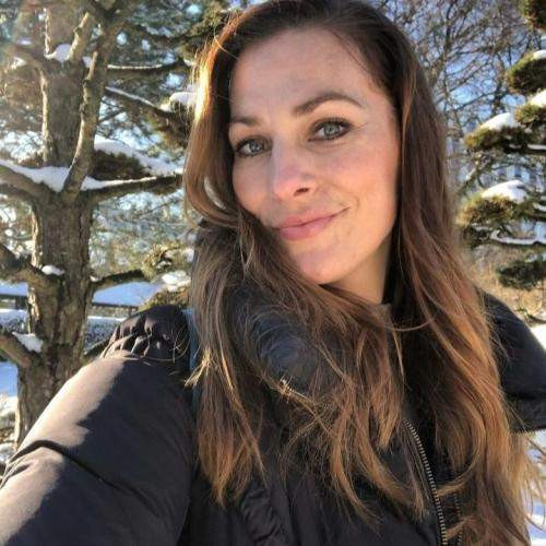 Une bite chaude a besoin de me pilonner